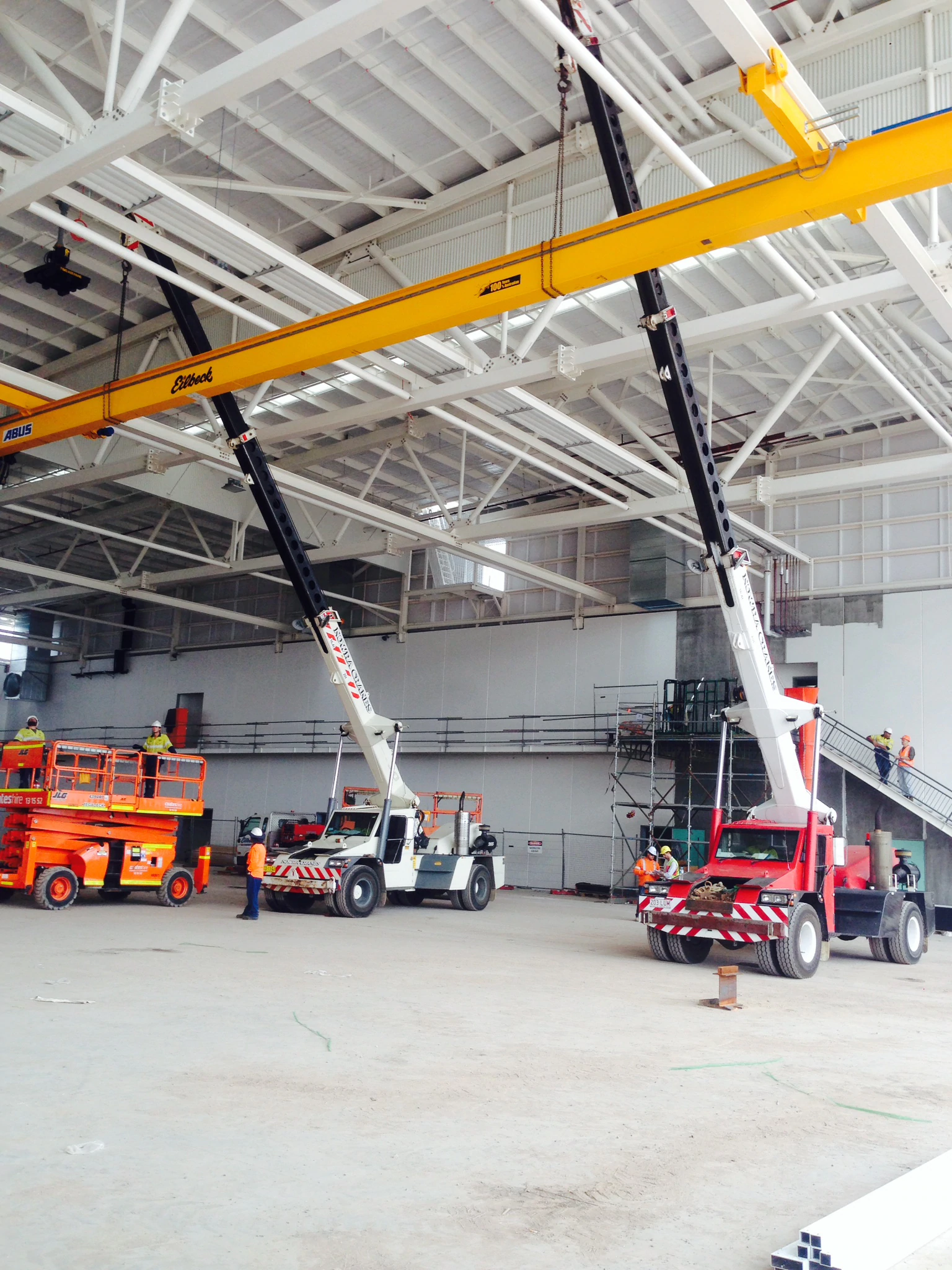 Nowra Cranes crane on site at South Nowra
